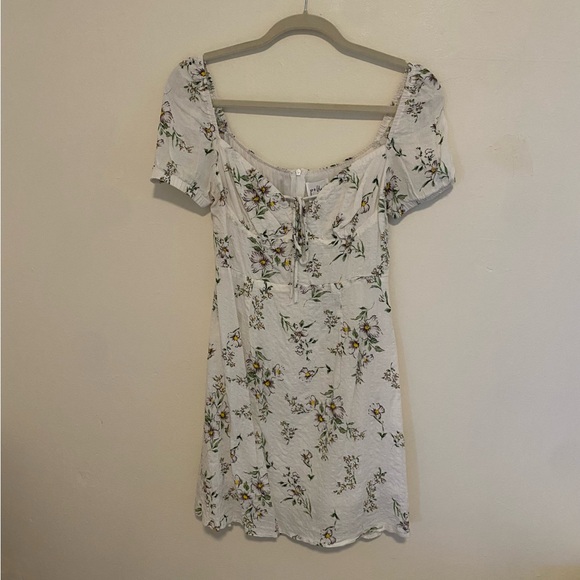 Princess Polly white floral dress with puffy sleeves - Picture 5 of 9